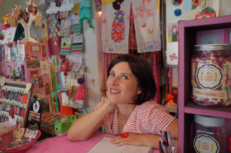 vente-LA CROIX SUR ROUDOULE-min_shop_woman_craft_business_color-135528
